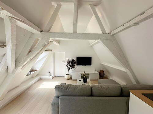 2BR Apartment with Canal View in Ghent