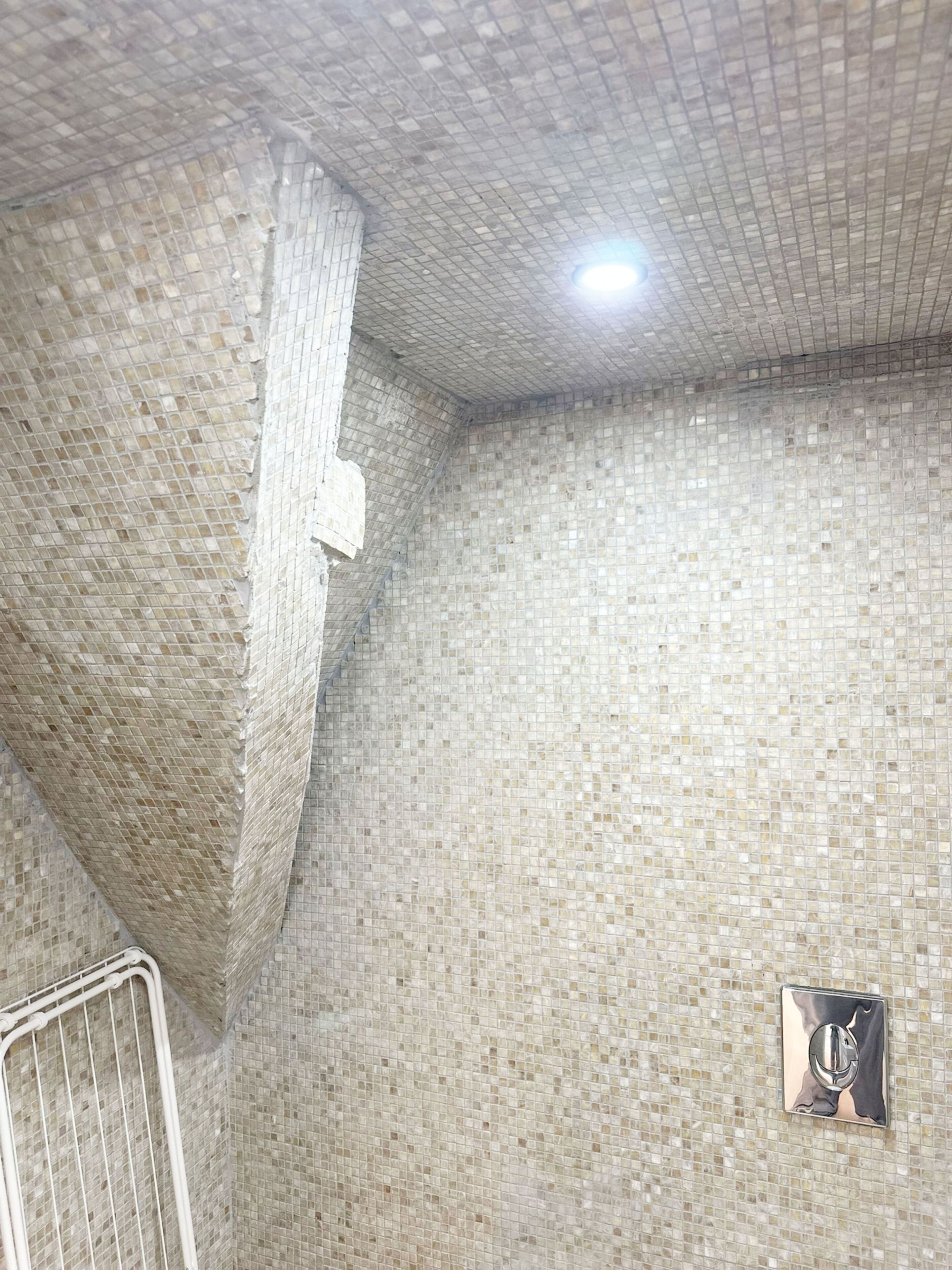 Basic Apartment | Bathroom | Shower, free toiletries, hair dryer, towels