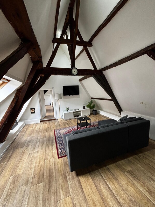 Basic Apartment | Exterior - 2BR Apartment with Canal View in Ghent (Ghent)