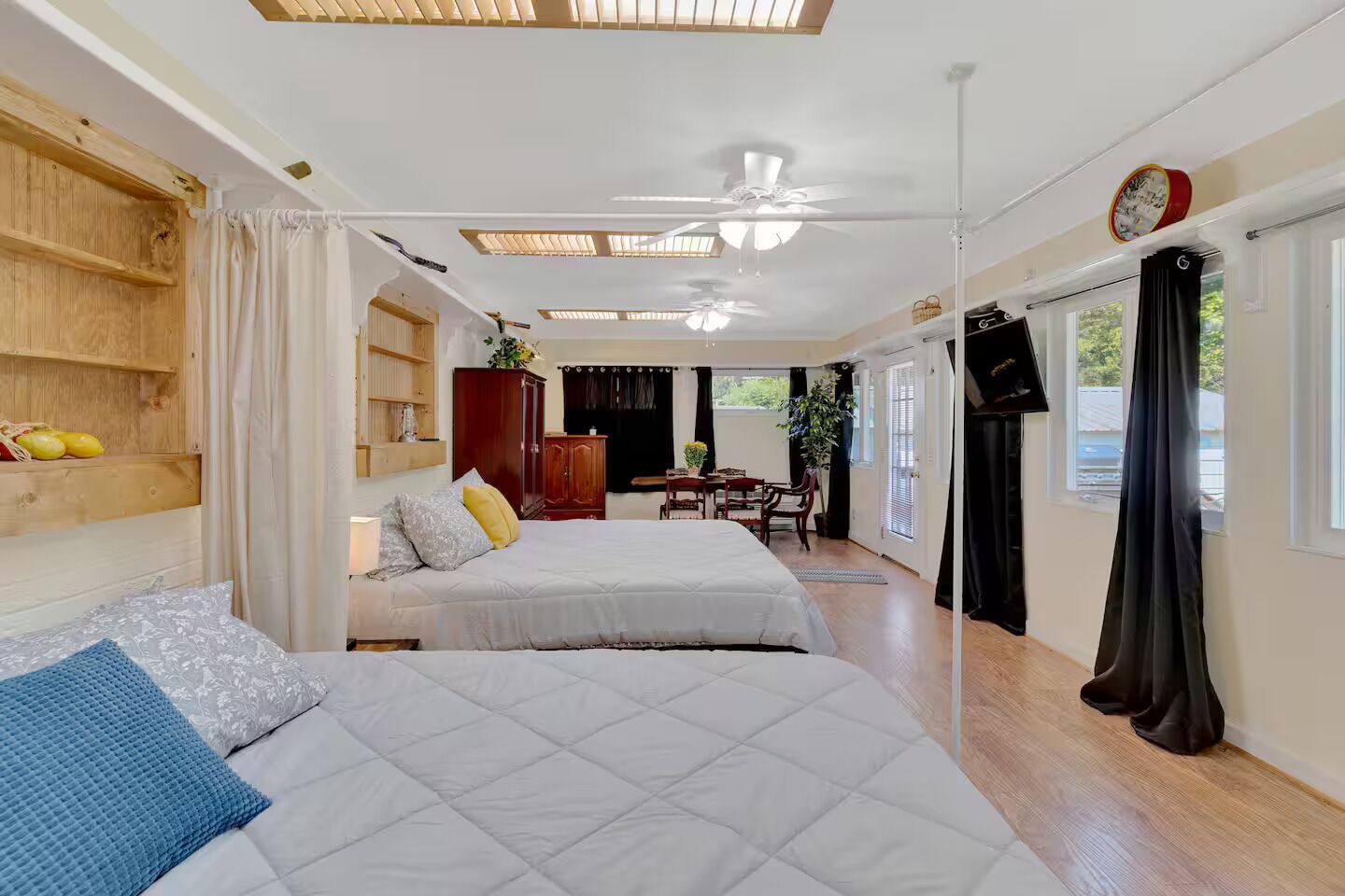 Een strijkplank/strijkijzer, wifi