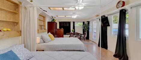 Een strijkplank/strijkijzer, wifi