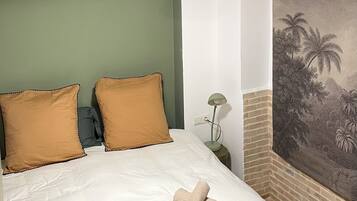 House | In-room safe, iron/ironing board, free WiFi