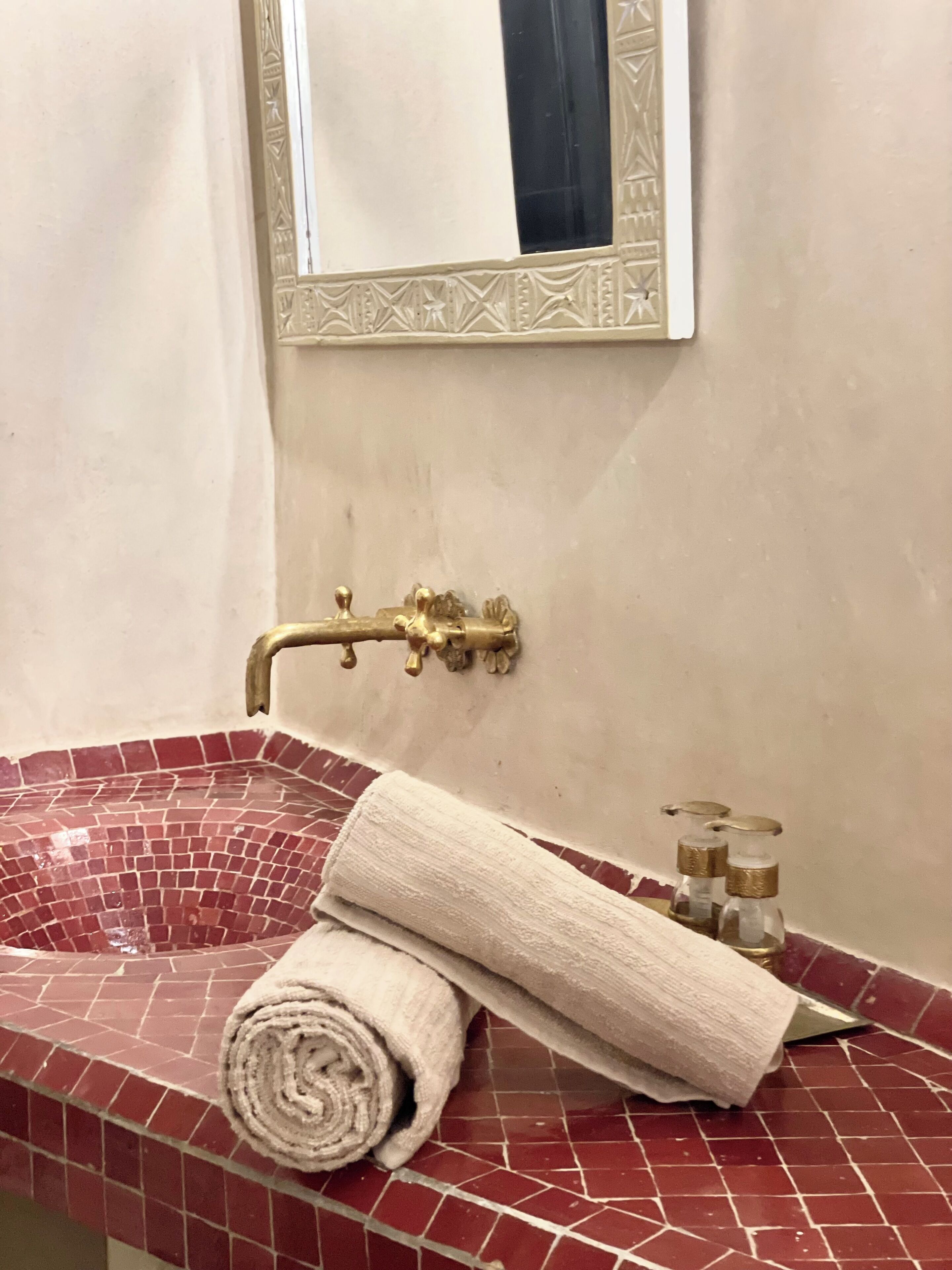 House | Bathroom | Soap, shampoo, toilet paper