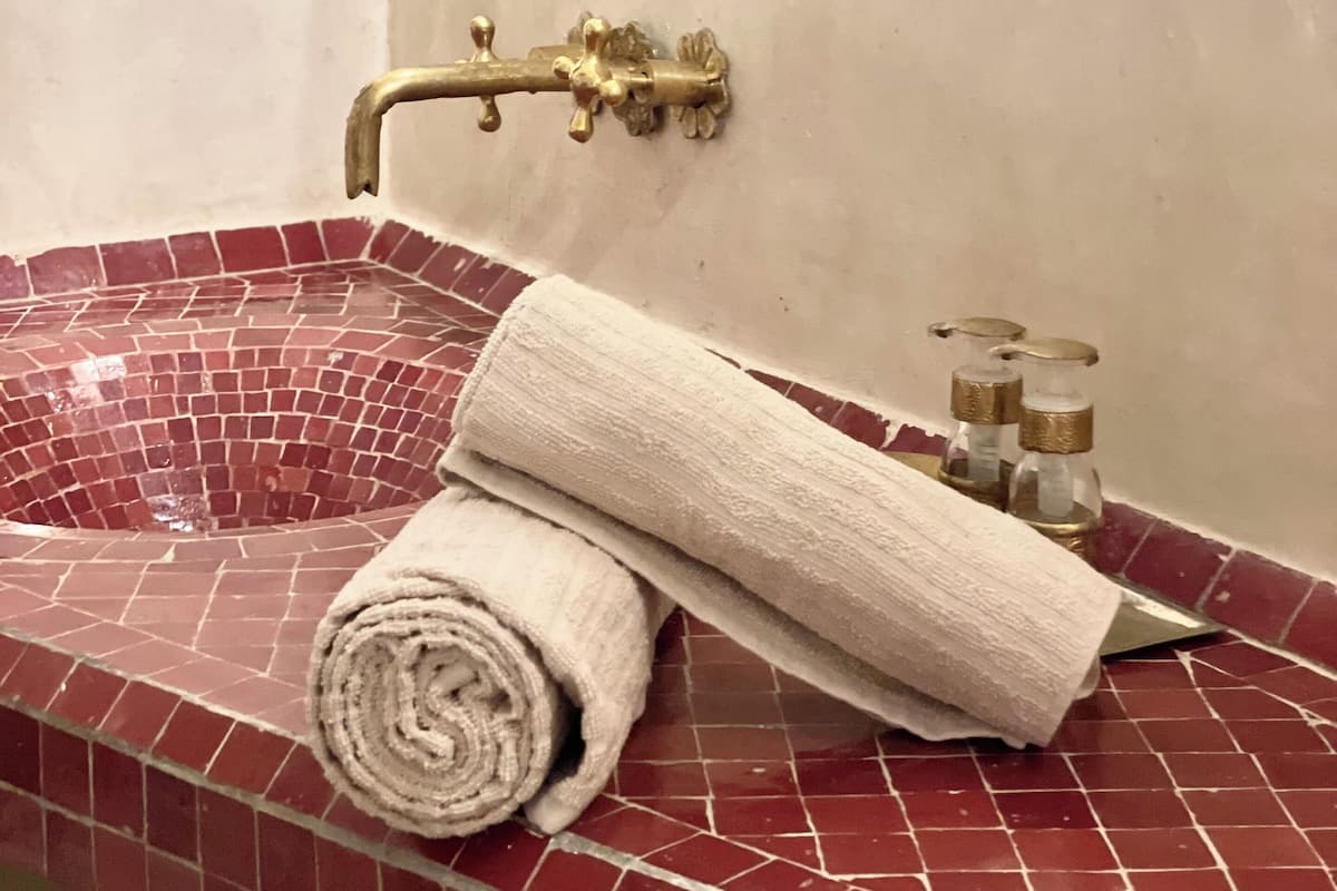 House | Bathroom | Soap, shampoo, toilet paper