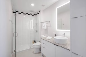 Căn hộ Deluxe, 3 phòng ngủ, không hút thuốc | Phòng tắm