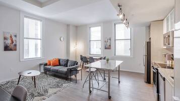 Leilighet – deluxe, 3 soverom, ikke-røyk | Oppholdsområde