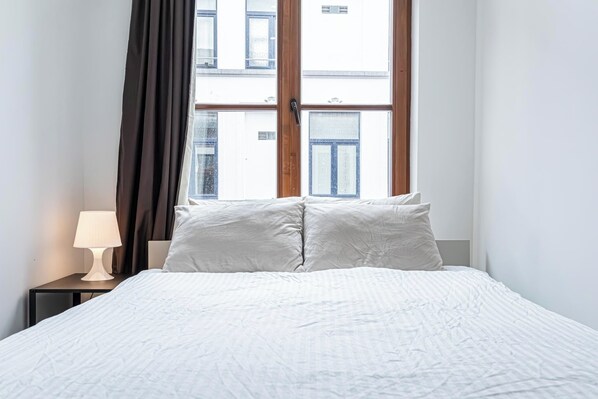 Basic Apartment - Modern 3BR Apt for 6 with Patio Ghent (Ghent)