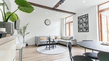 Basic Apartment | Living room