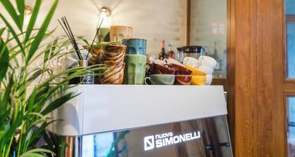 Modern 3BR Apt for 6 with Patio Ghent