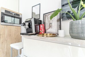 Basic Apartment | Private kitchen - Modern 3BR Apt for 6 with Patio Ghent (Ghent)