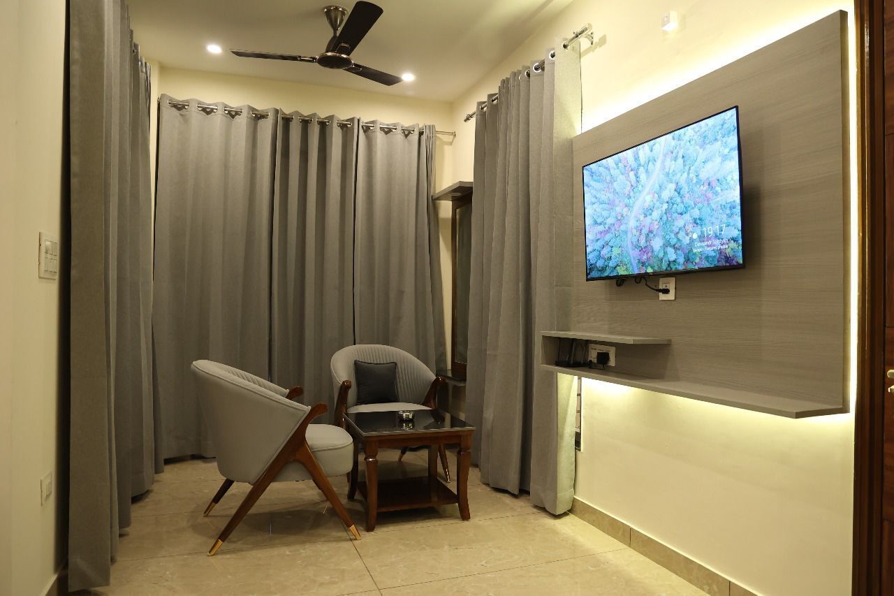 Luxury Suite, Balcony, Mountain View | Laptop workspace, iron/ironing board, free WiFi