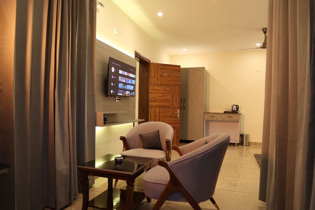 Luxury Suite, Balcony, Mountain View | Laptop workspace, iron/ironing board, free WiFi