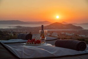 Outdoor dining - Vista Blue Villas Naxos - 20 People (Τοπική Κοινότητα Βίβλου)