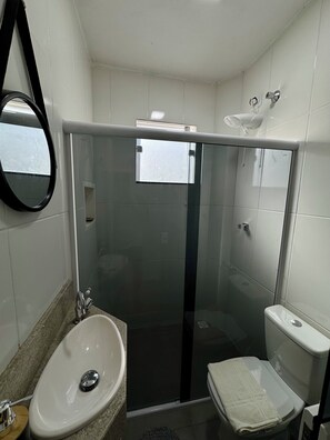 Shower, hair dryer, towels, toilet paper - New house in Itacaré, tranquility and comfort. (Itacaré)