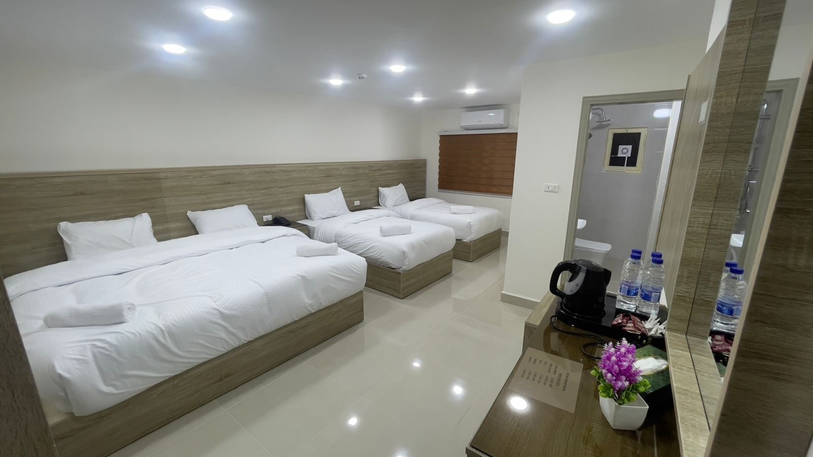 四人房, 城市景觀 | 迷你吧、書桌、免費無線上網、床單