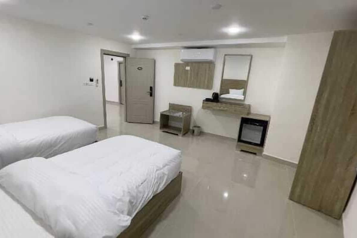 Quarto duplo standard, vista para a cidade | Escrivaninha, Wi-Fi de cortesia