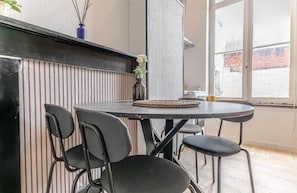 Basic-Apartment | Eigene Küche | Kühlschrank, Mikrowelle, Ofen, Herdplatte