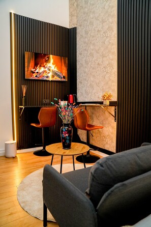 Basic Apartment | Iron/ironing board, free WiFi - Cozy 5BR Apt in the Heart of Ghent (Gent)