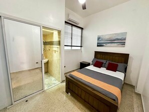 3 slaapkamers, een strijkplank/strijkijzer, wifi, beddengoed