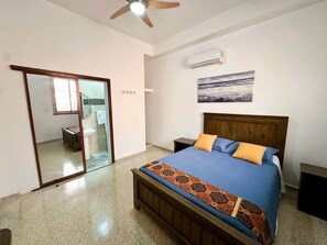 3 habitaciones, tabla de planchar con plancha, wifi y ropa de cama 