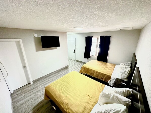 Habitación doble estándar | Escritorio y espacio para trabajar con laptop