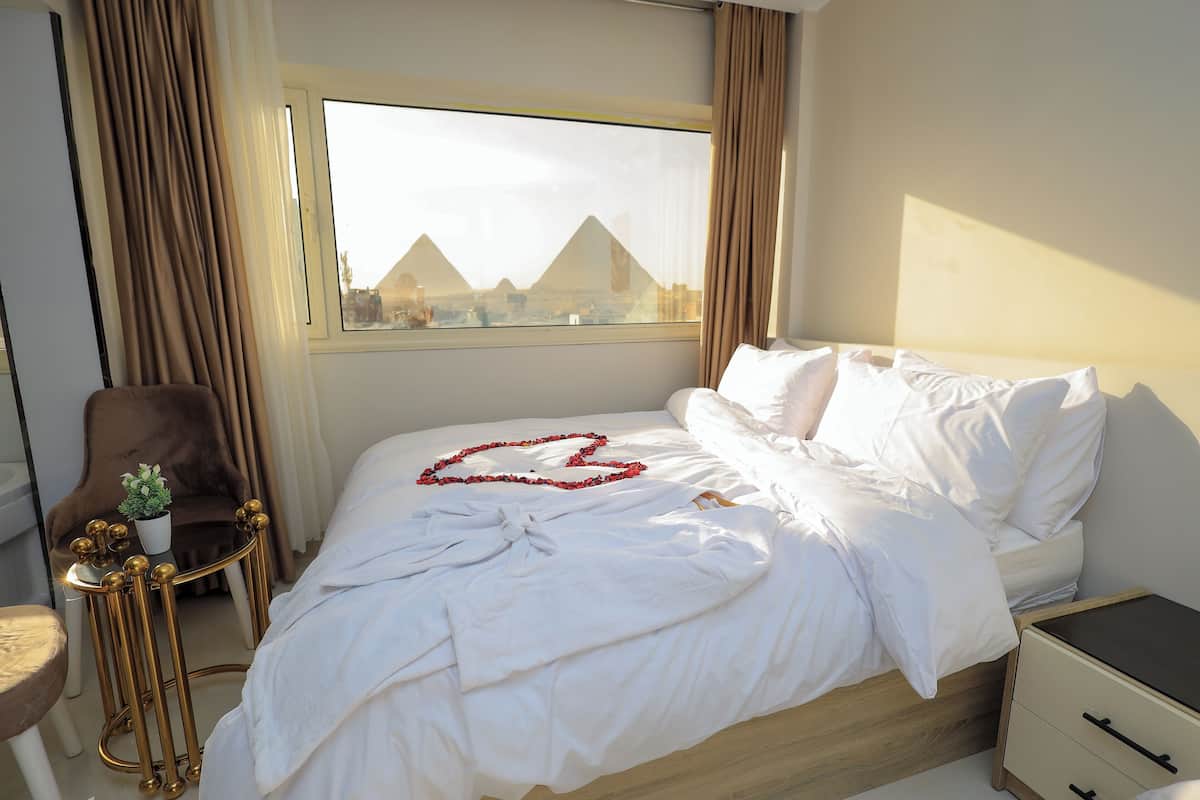 In-room safe, laptop workspace, iron/ironing board, free WiFi