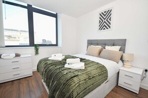1 bedroom, iron/ironing board, WiFi, bed sheets - Modern 1BED Flat in Central Liverpool - City Views (Merseyside)