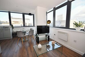 Dining - Modern 1BED Flat in Central Liverpool - City Views (Merseyside)