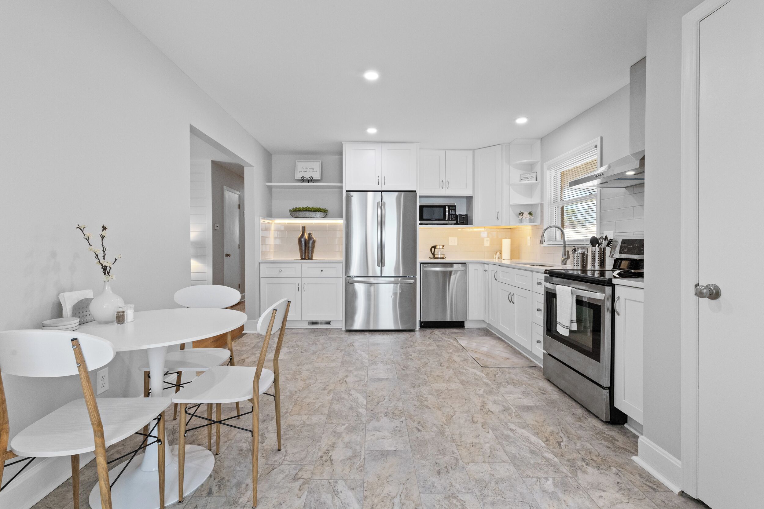 Microondas, horno, parrilla de estufa y lavavajillas 