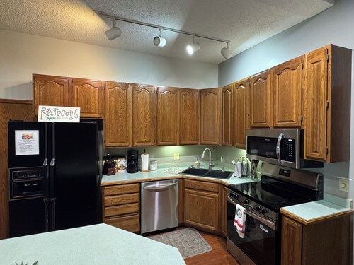 Gorgeous 5-bedroom lodge in the Charming Greenwood School House