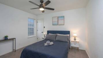 熨斗/熨衫板、Wi-Fi、床單