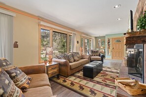 Télévision, cheminée