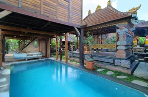 Outdoor pool - Tri Datu Palace (Sukawati)