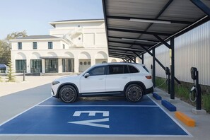 Free self parking - Northerly   (Chiang Rai)
