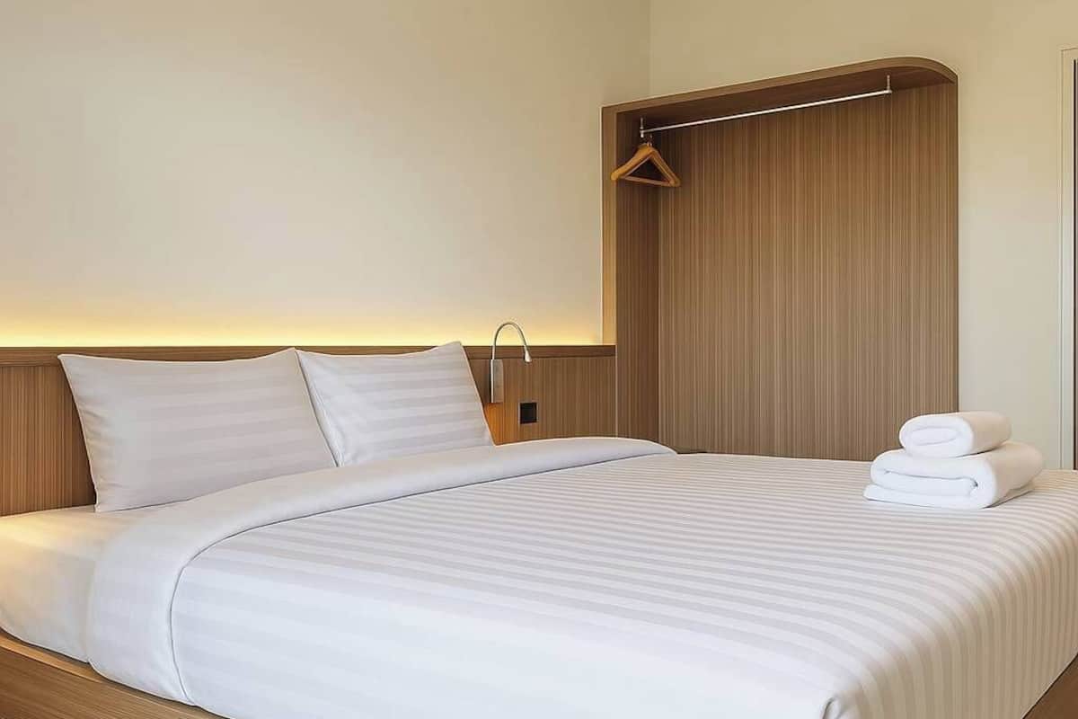 خزنة داخل الغرفة وستائر تعتيم وواي فاي مجانًا