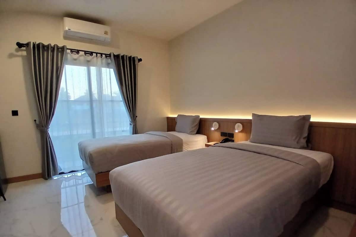 خزنة داخل الغرفة وستائر تعتيم وواي فاي مجانًا