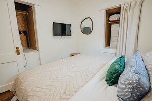 2 bedrooms, desk, iron/ironing board, travel crib