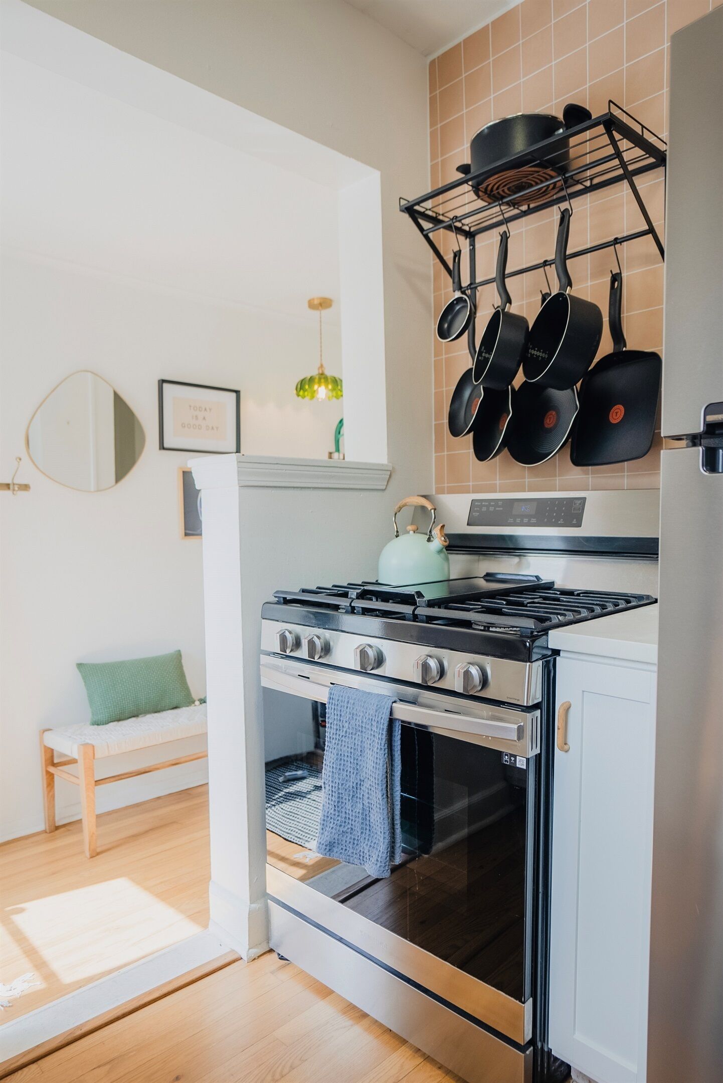 Refrigerador, microondas, horno y parrilla de estufa 