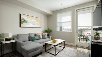 TV, tavolo da ping pong