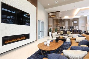 Fernseher, Tischtennisplatte