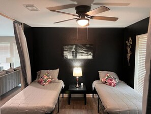 6 bedrooms, desk, iron/ironing board, travel crib