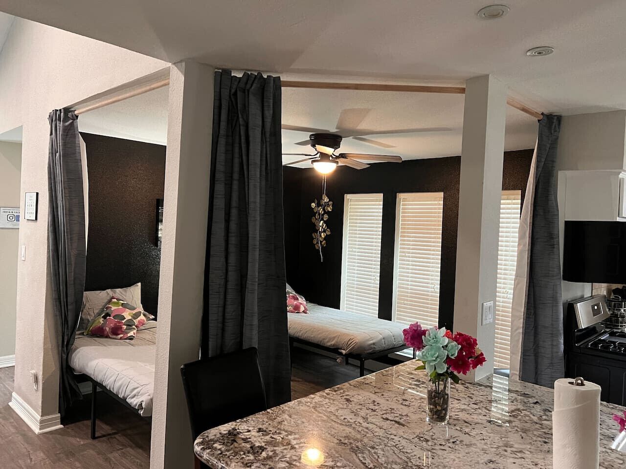 6 bedrooms, desk, iron/ironing board, travel cot