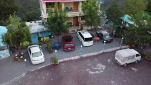 Front of property - Makra View Hotel & Resturent (Balakot)