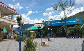 Front of property - Makra View Hotel & Resturent (Balakot)