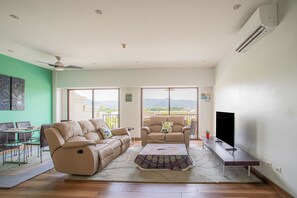Apartment, Multiple Beds, Balcony, Pool View (Jaco Bay 4303) | Living area - Jaco Bay 4303 (Jacó)