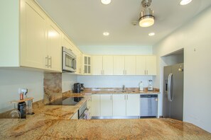 Apartment, Multiple Beds, Balcony, Pool View (Jaco Bay 4303) | Private kitchen - Jaco Bay 4303 (Jacó)
