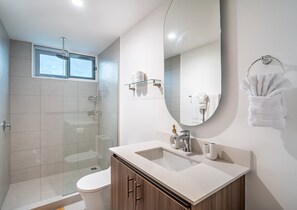 Apartment, Multiple Beds, Balcony, Mountain View (Mar a Mar 09-04C) | Bathroom | Free toiletries, hair dryer, towels, toilet paper - Mar a Mar 09-04c (Tárcoles)