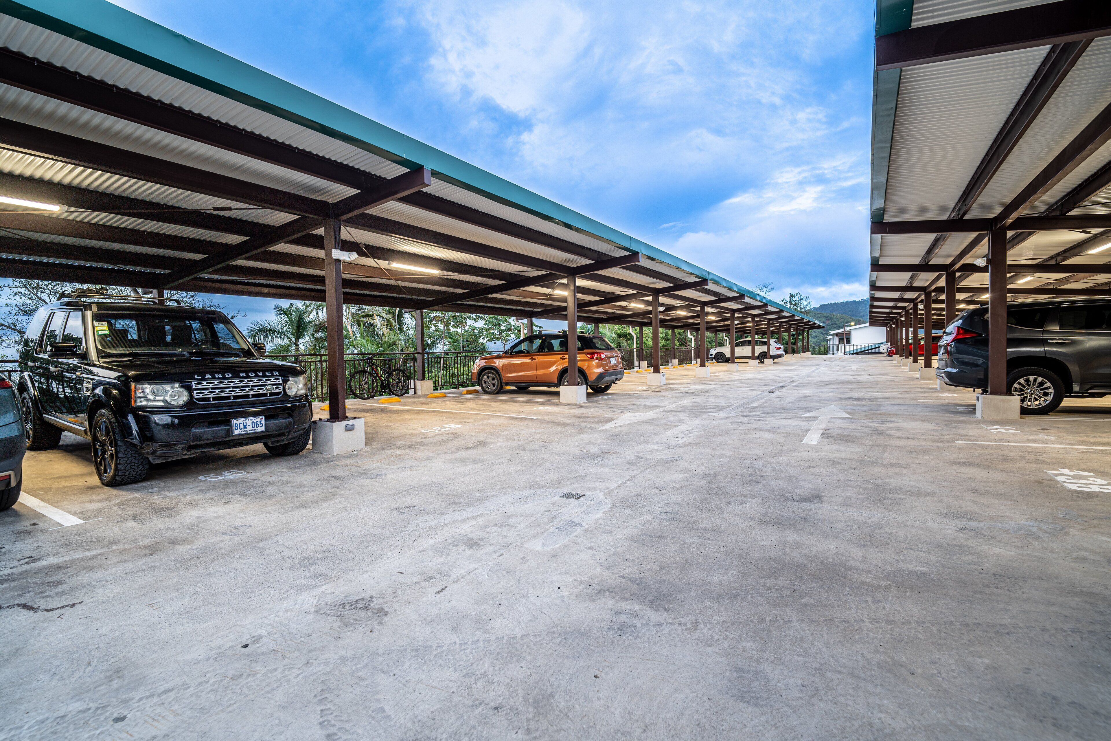 المنطقة المحيطة بالمنشأة