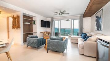 Apartment, Multiple Beds, Balcony, Mountain View (Mar a Mar 09-04C) | Living area