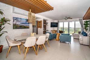 Apartamento, várias camas, sacada, vista para a montanha (Mar a Mar 09-04C) | Área de estar
